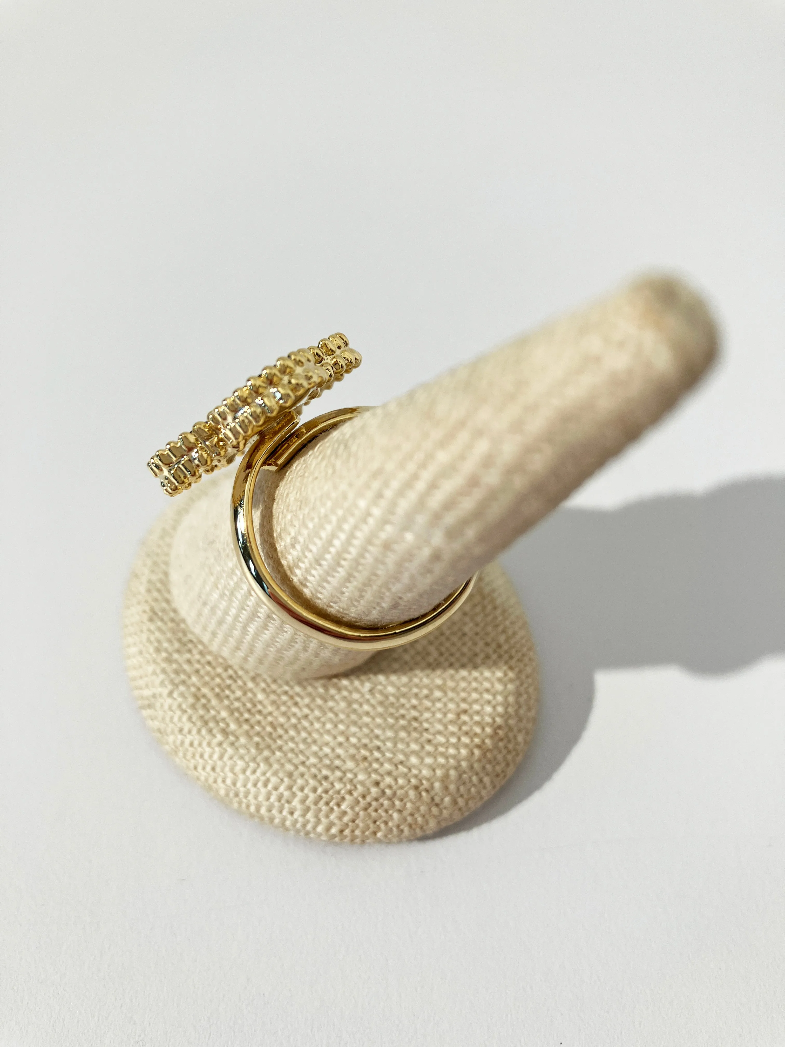 Adjustable Demi Onyx Quatrefoil Motif Ring in Gold