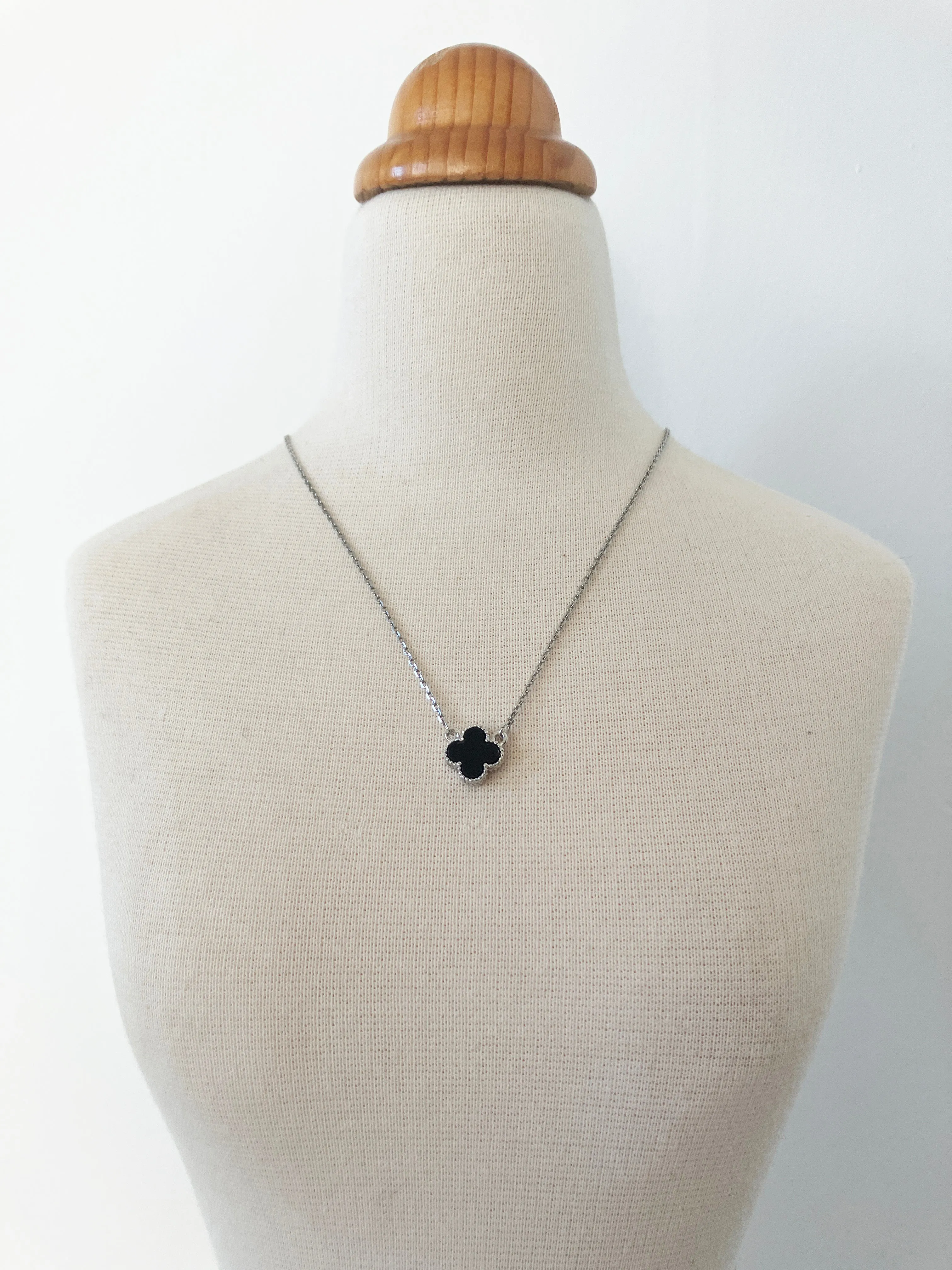 Adjustable Small Onyx Quatrefoil Motif Pendant