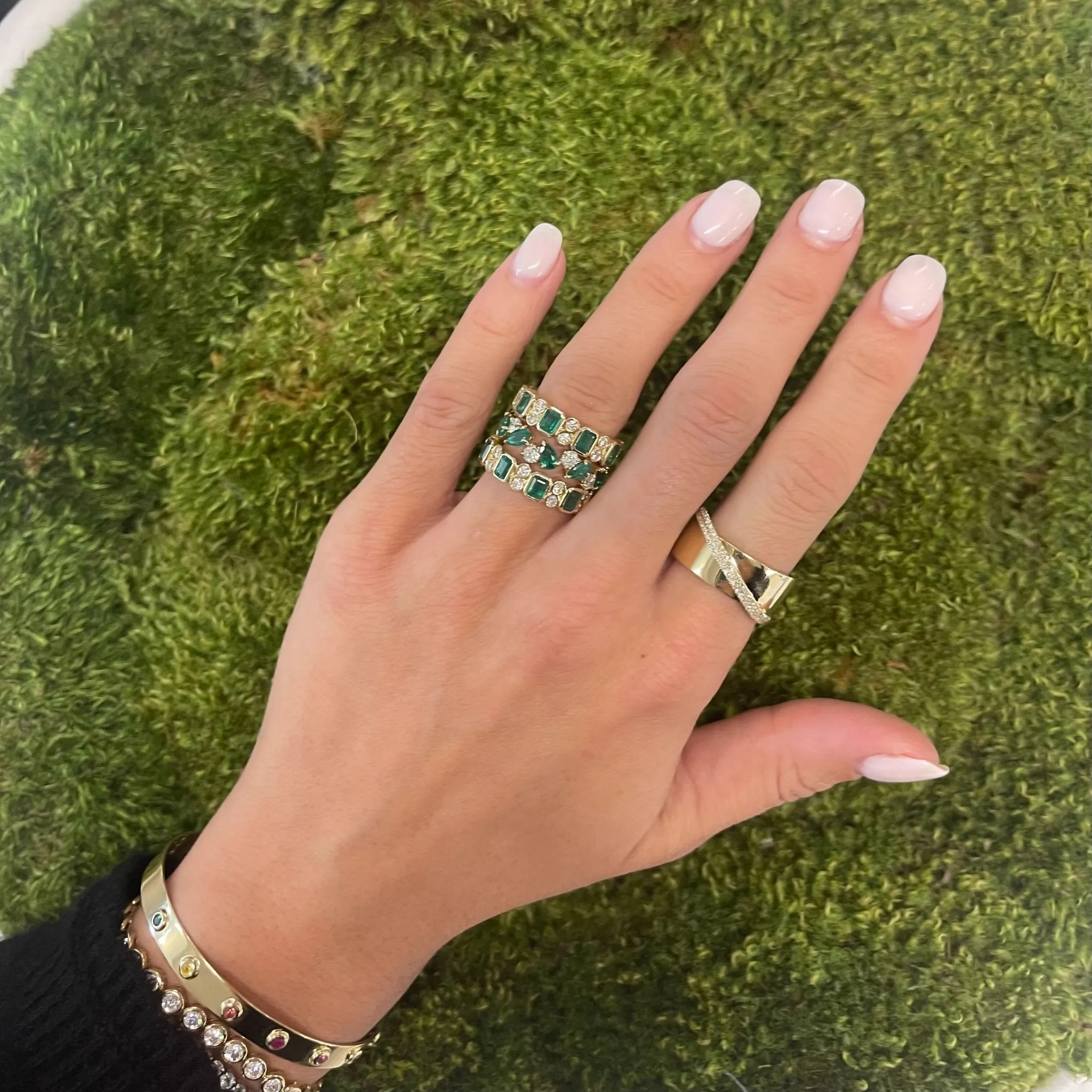 Alternating Round Diamond & Gemstone Pear Band