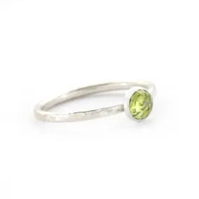 Hammered Silver Peridot Ring - PLUMERIA
