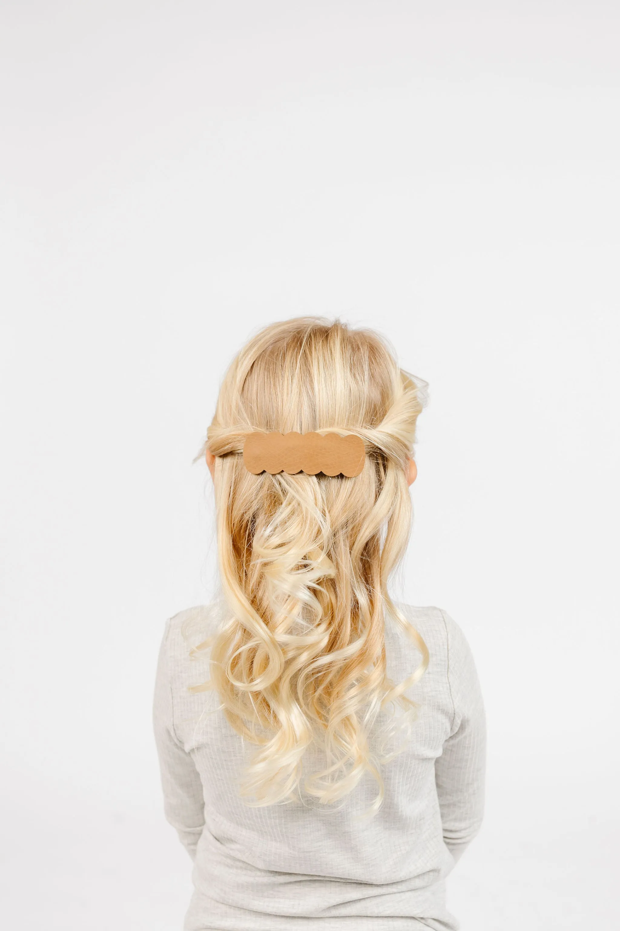 Leather - Cedar Scallop Snap Clip