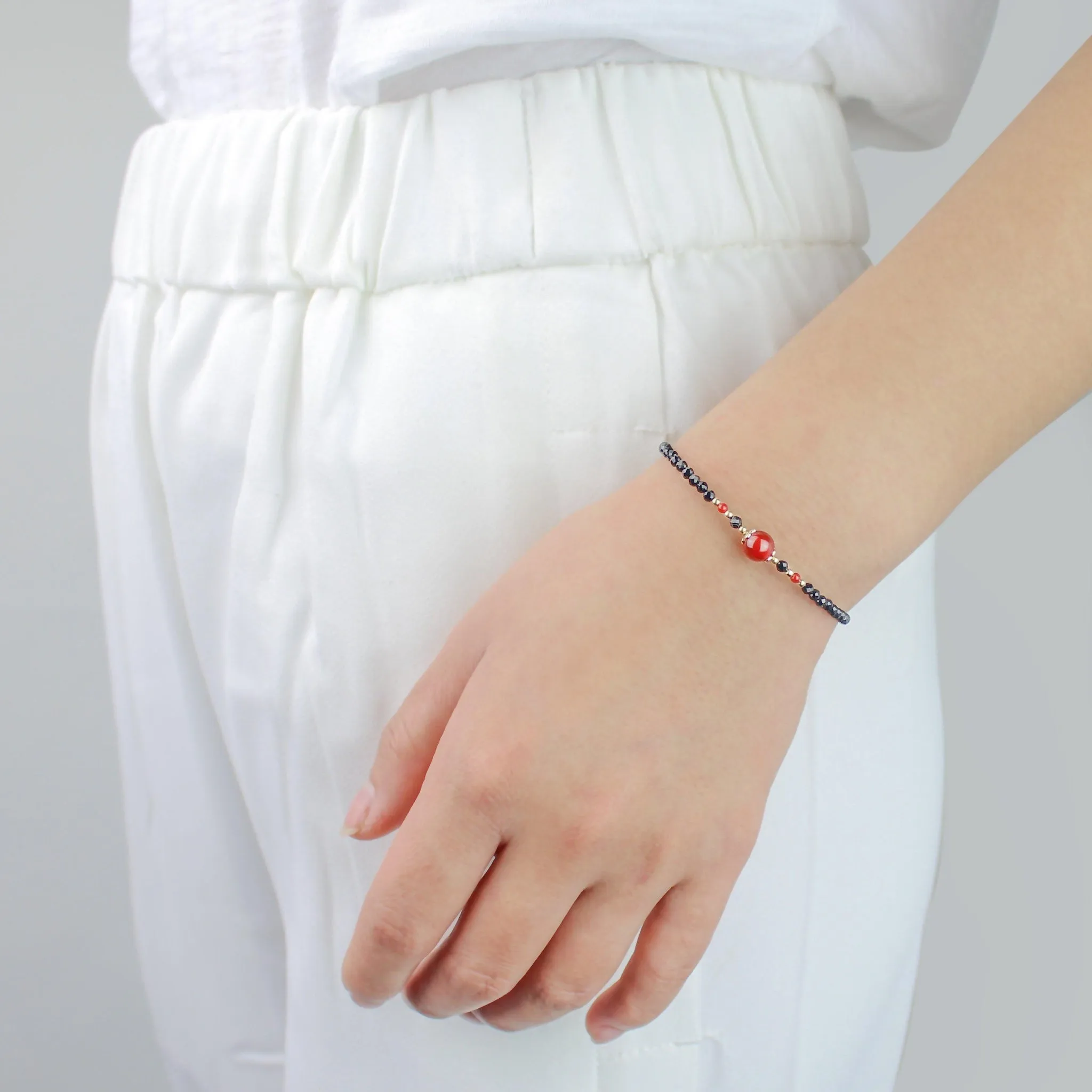 Tiny Black onyx & Carnelian Bracelet